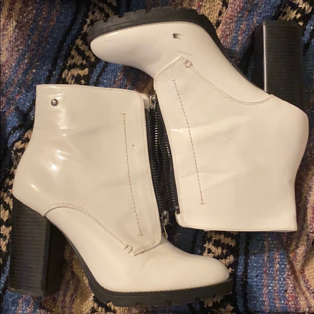 Vera Wang Heeled Boots